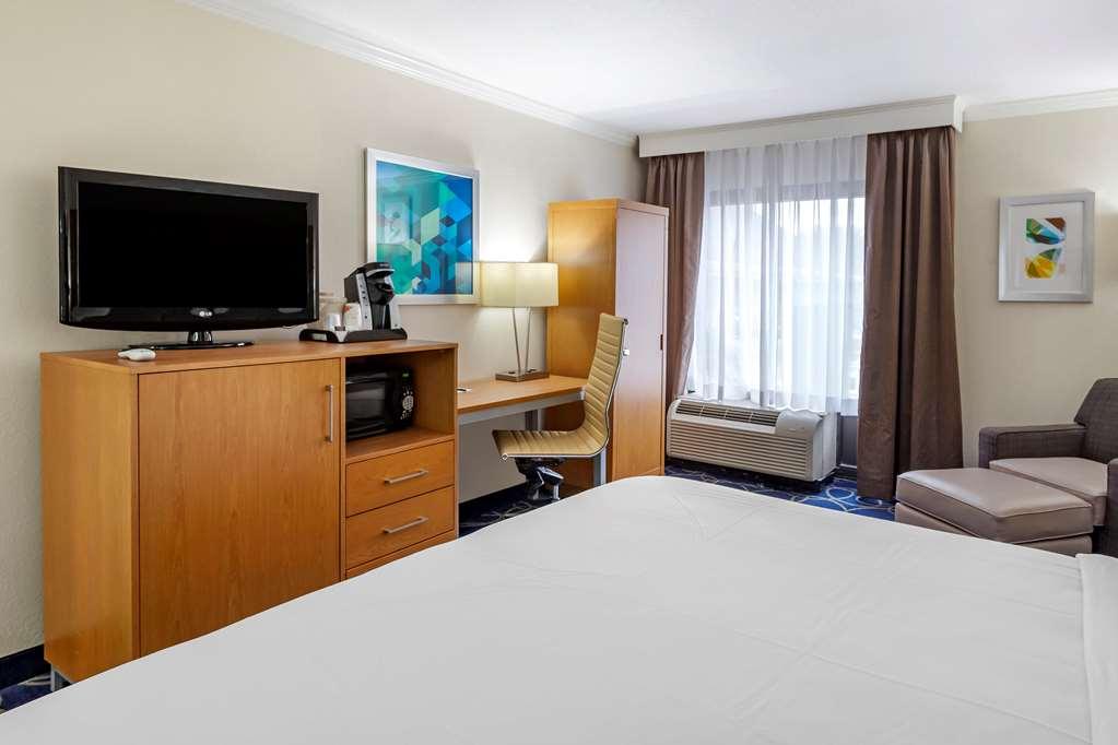 Comfort Inn & Suites Houston I-10 West Energy Corridor Chambre photo