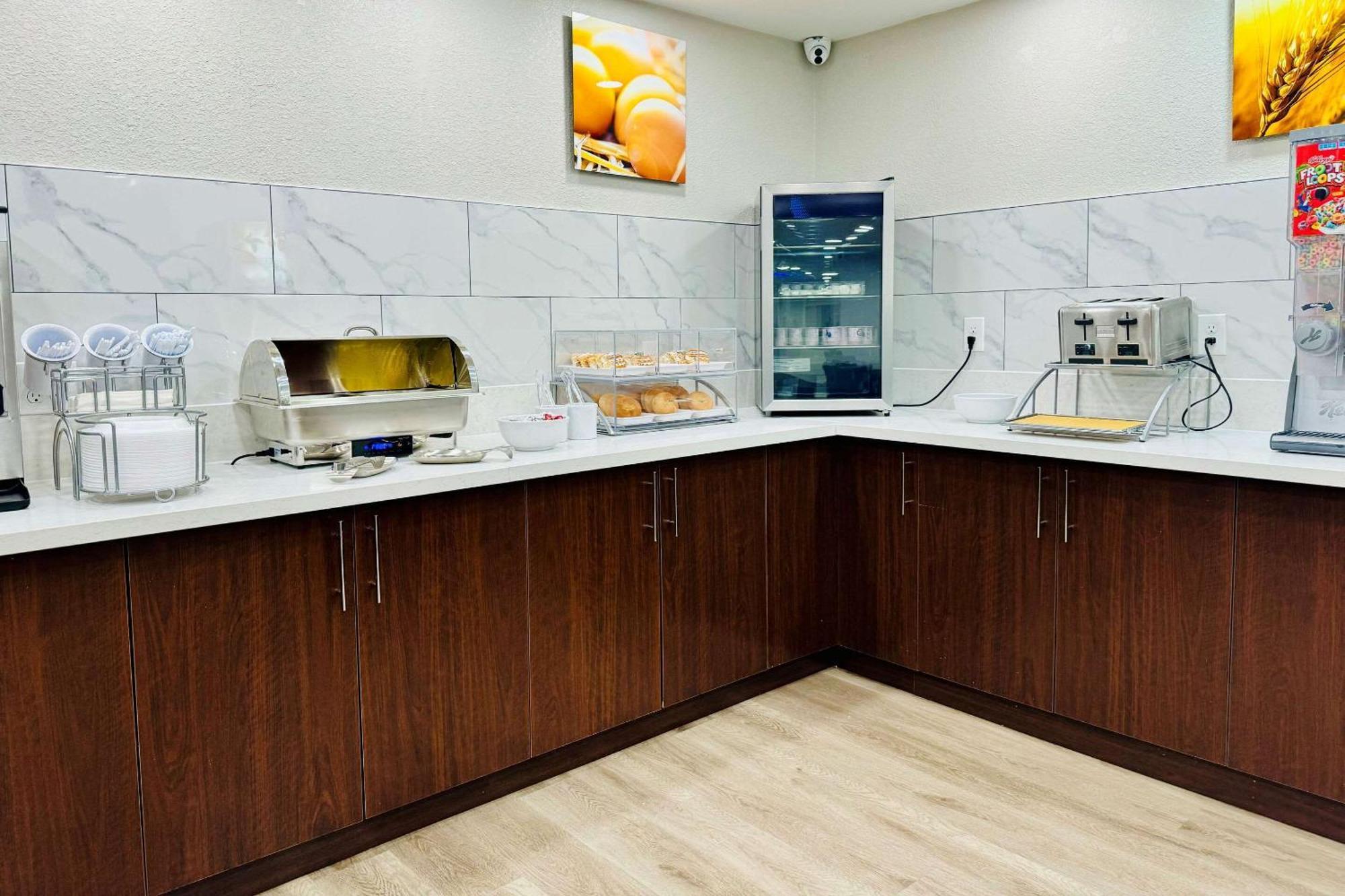 Comfort Inn & Suites Houston I-10 West Energy Corridor Extérieur photo
